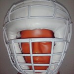 шлем с решеткой белый